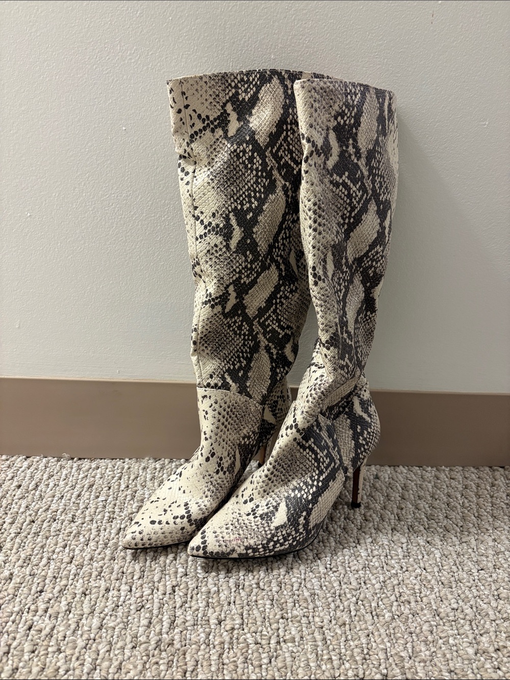 Women's Knee-High Snake Print Pointed Toe Boots - Beige/Black